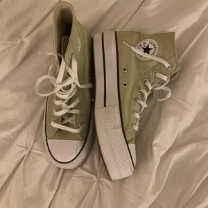 green converse 💚⚡️